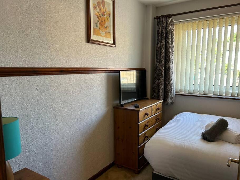 Aster House, 3 Bedrooms, Parking Holiday home *